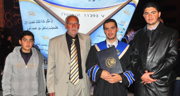 تخرج الطالب إياد أحمد نايف الأغا في الجامعة الإسلامية بغزة