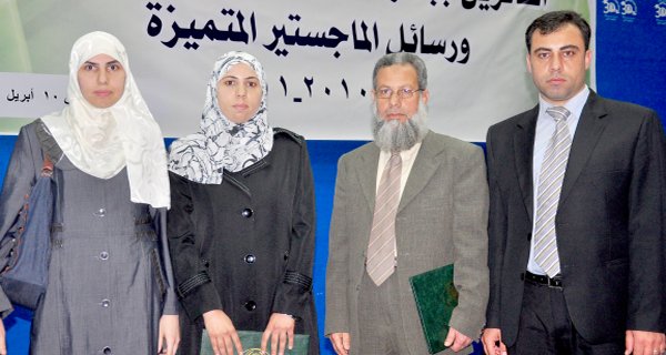 الإسلامية تكرم الفائزين بجائزة الجامعة لأبحاث التخرج ورسائل الماجستير المتميزة للعام الدراسي 2010-2011م