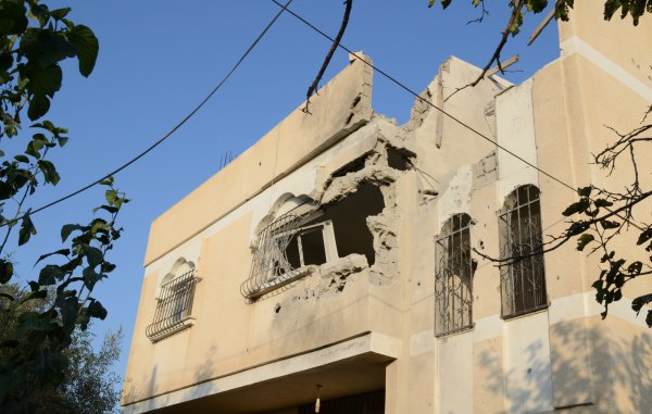 صور المنازل والأراضي في منظقة شرق القرارة التي تم إستهدافها جراء الحرب على غزة