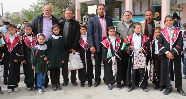 خان يونس- تكريم أوائل الطلبة في مدرسة الشهيد أبو إحميد للبنين