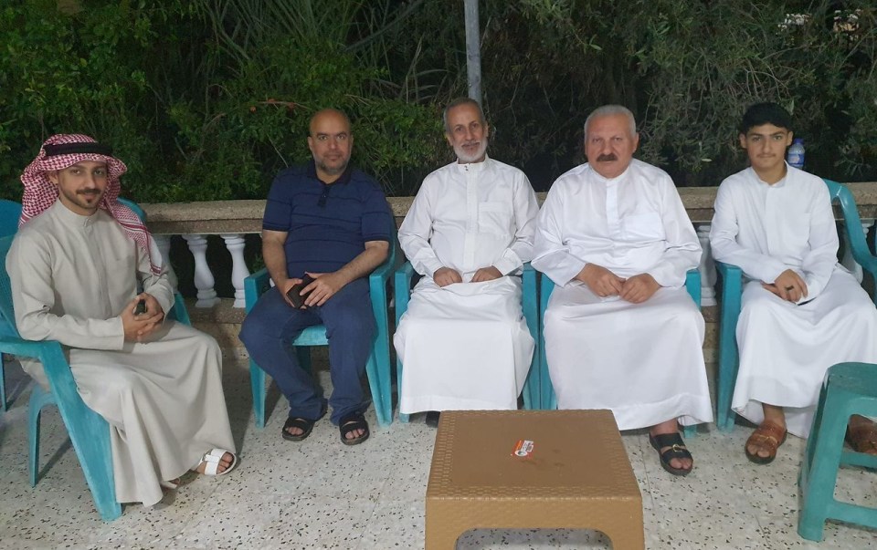 مختار العائلة  في زيارة عائلية خاصة للحاج محمد نايف الاغا أبونايف بمنزله